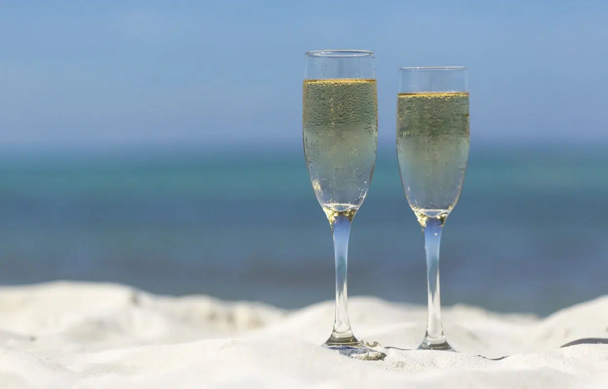 champán en la playa